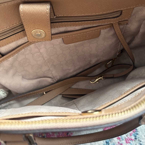 Michael Kors beige bag - Picture 6 of 8
